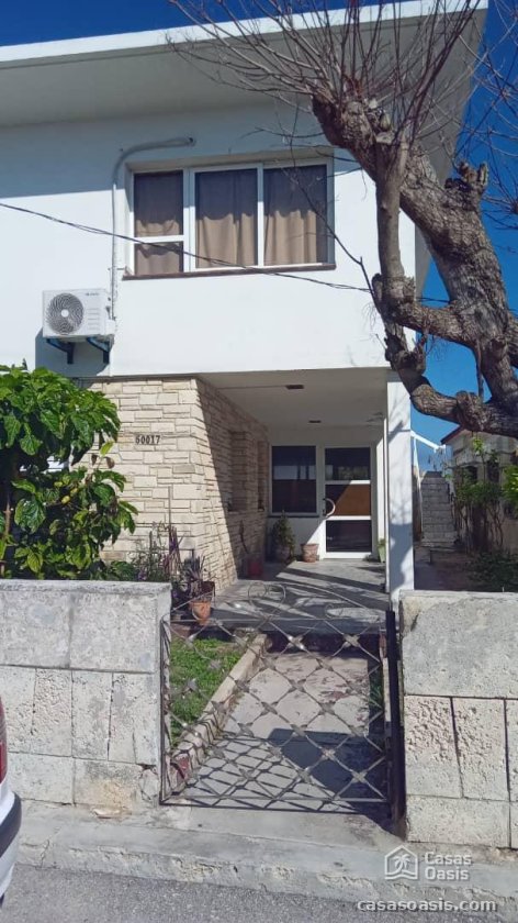 Casa Independiente de 4 habitaciones en venta en Guanabo, Habana del Este, La Habana