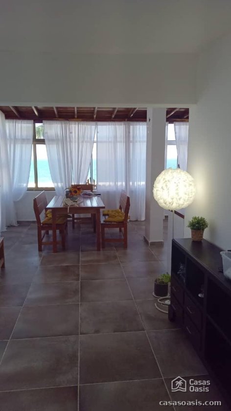 Casa Independiente de 4 habitaciones en venta en Guanabo, Habana del Este, La Habana