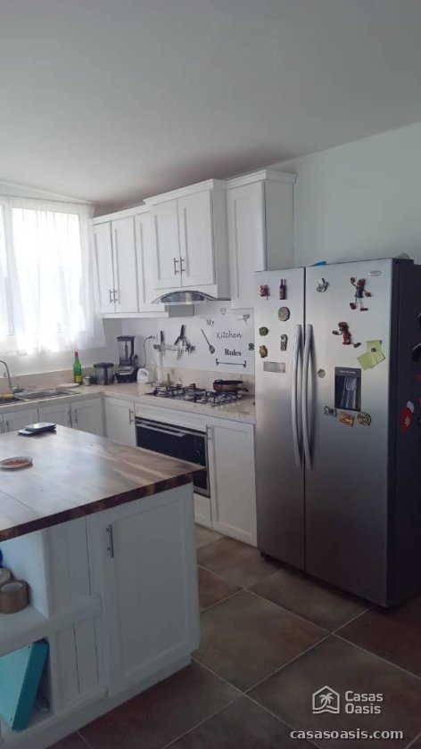 Casa Independiente de 4 habitaciones en venta en Guanabo, Habana del Este, La Habana