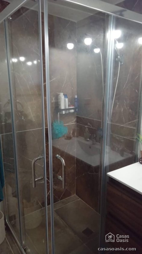 Casa Independiente de 4 habitaciones en venta en Guanabo, Habana del Este, La Habana