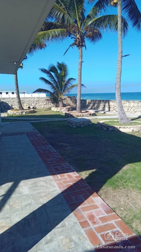 Casa Independiente de 4 habitaciones en venta en Guanabo, Habana del Este, La Habana