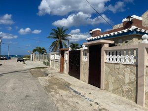 Casa Independiente de 3 habitaciones en venta en Guanabo, Habana del Este, La Habana - Miniatura 1