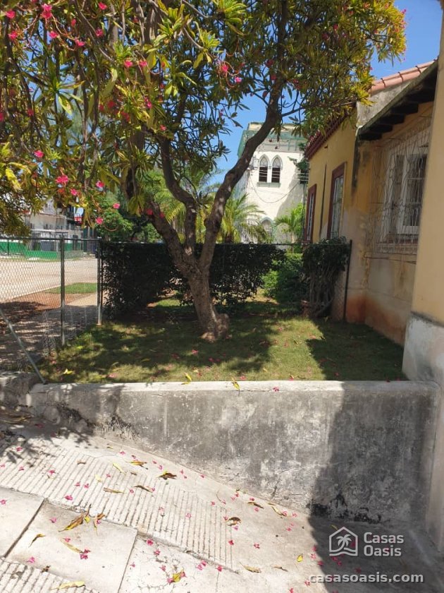 Casa Independiente de 4 habitaciones en venta en Diez de Octubre, La Habana