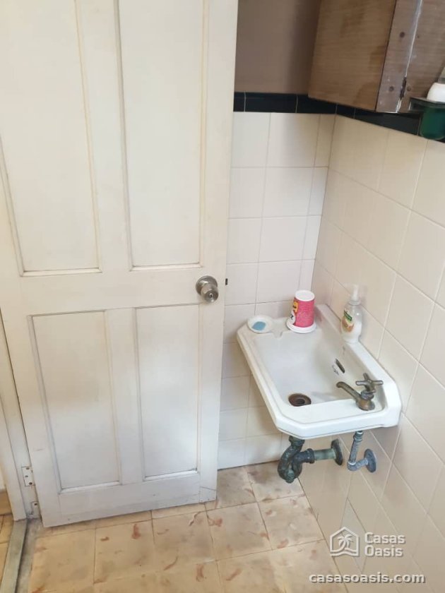 Casa Independiente de 4 habitaciones en venta en Diez de Octubre, La Habana