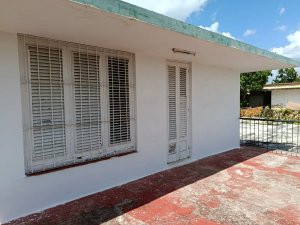 Casa Independiente de 4 habitaciones en venta en Santa Fe, Playa, La Habana - Miniatura 16