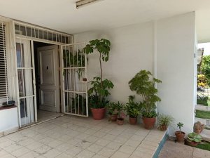 Casa Independiente de 4 habitaciones en venta en Santa Fe, Playa, La Habana - Miniatura 5