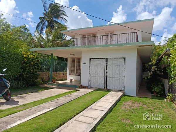 Casa Independiente de 4 habitaciones en venta en Santa Fe, Playa, La Habana - 2