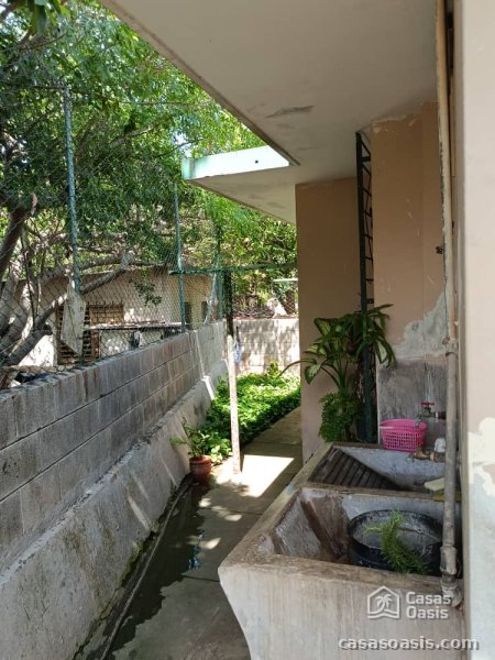 Casa Independiente de 4 habitaciones en venta en Santa Fe, Playa, La Habana - 3