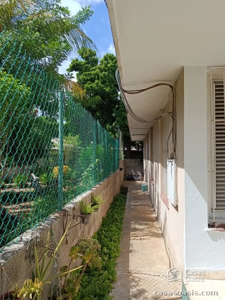 Casa Independiente de 4 habitaciones en venta en Santa Fe, Playa, La Habana - 4