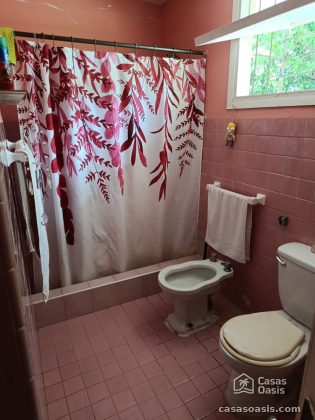 Casa Independiente de 4 habitaciones en venta en Santa Fe, Playa, La Habana