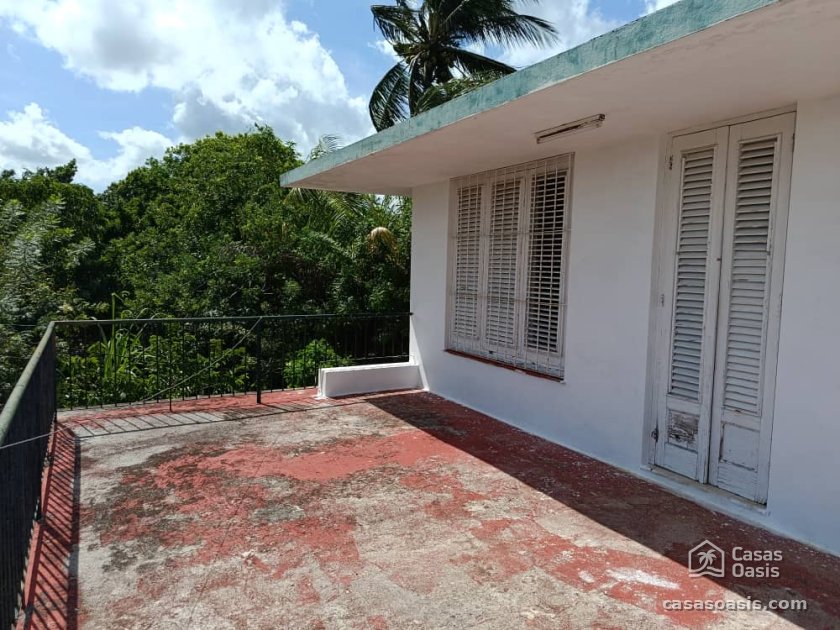 Casa Independiente de 4 habitaciones en venta en Santa Fe, Playa, La Habana