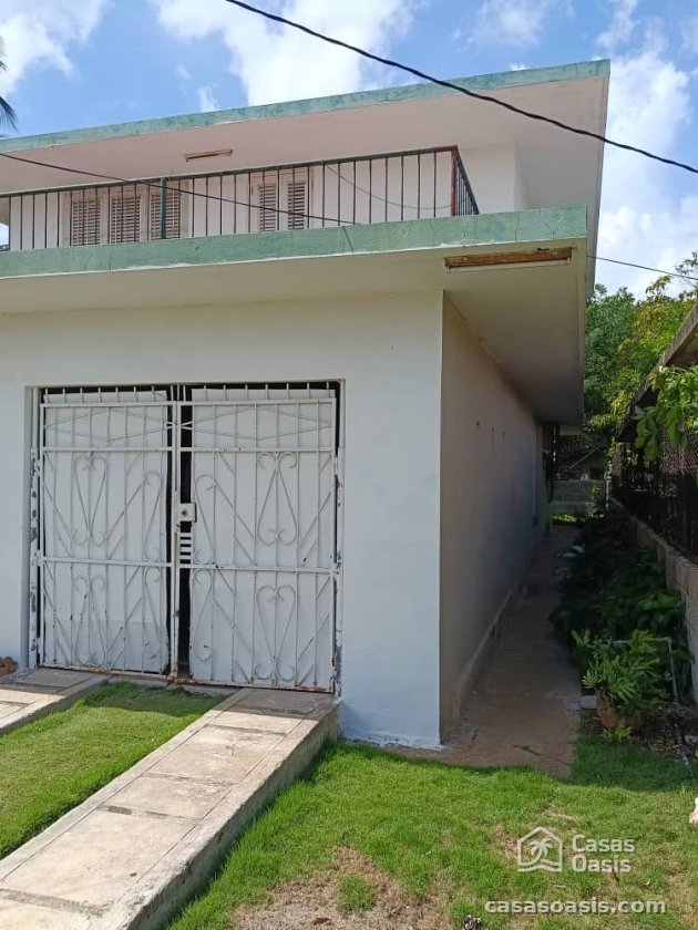Casa Independiente de 4 habitaciones en venta en Santa Fe, Playa, La Habana