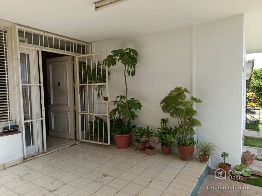 Casa Independiente de 4 habitaciones en venta en Santa Fe, Playa, La Habana