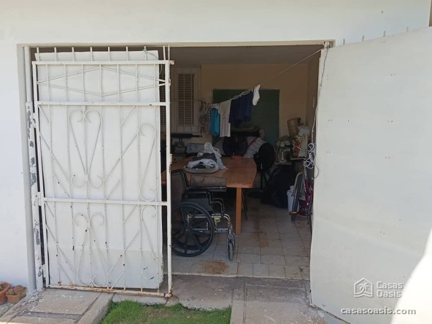 Casa Independiente de 4 habitaciones en venta en Santa Fe, Playa, La Habana
