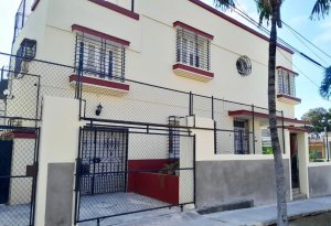 Casa de 5 habitaciones en venta en La Ceiba, Playa, La Habana - Miniatura 2