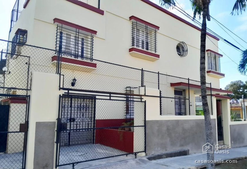Casa de 5 habitaciones en venta en La Ceiba, Playa, La Habana