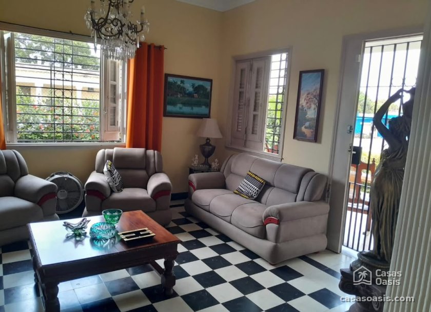 Casa de 5 habitaciones en venta en La Ceiba, Playa, La Habana