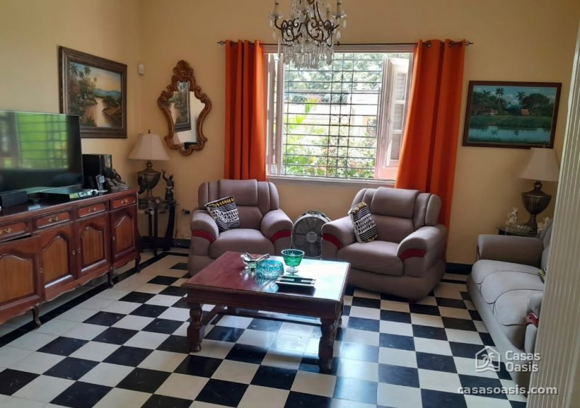 Casa de 5 habitaciones en venta en La Ceiba, Playa, La Habana