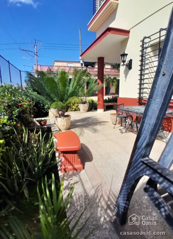 Casa de 5 habitaciones en venta en La Ceiba, Playa, La Habana