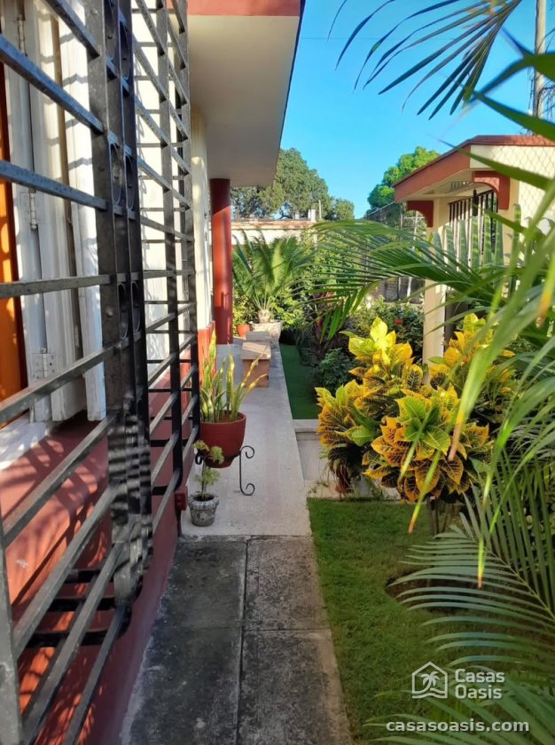 Casa de 5 habitaciones en venta en La Ceiba, Playa, La Habana