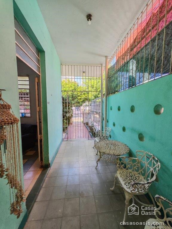 Casa Independiente de 3 habitaciones en venta en Vedado, Plaza de la Revolución, La Habana