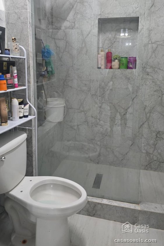 Casa Independiente de 6 habitaciones en venta en Diez de Octubre, La Habana