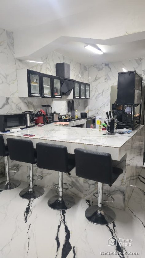 Casa Independiente de 6 habitaciones en venta en Diez de Octubre, La Habana