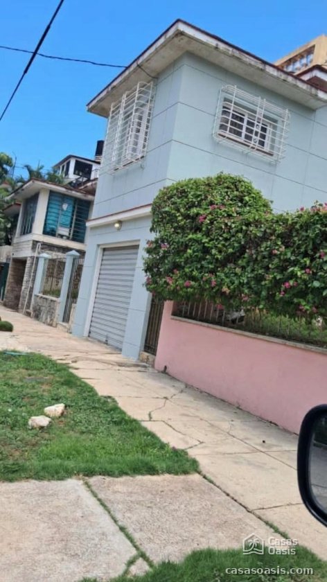 Casa Independiente de 3 habitaciones en venta en Miramar, Playa, La Habana