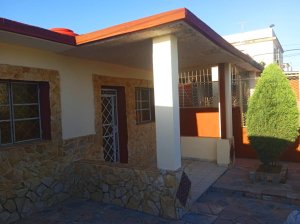 Casa Independiente de 3 habitaciones en venta en San Miguel del Padrón, La Habana - Miniatura 1