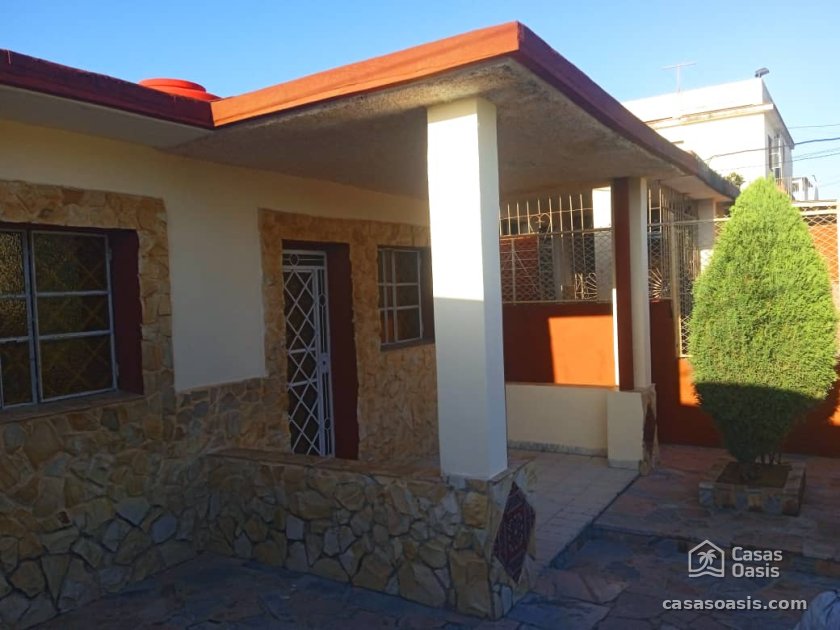 Casa Independiente de 3 habitaciones en venta en San Miguel del Padrón, La Habana