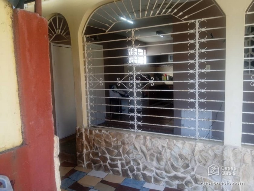 Casa Independiente de 3 habitaciones en venta en San Miguel del Padrón, La Habana