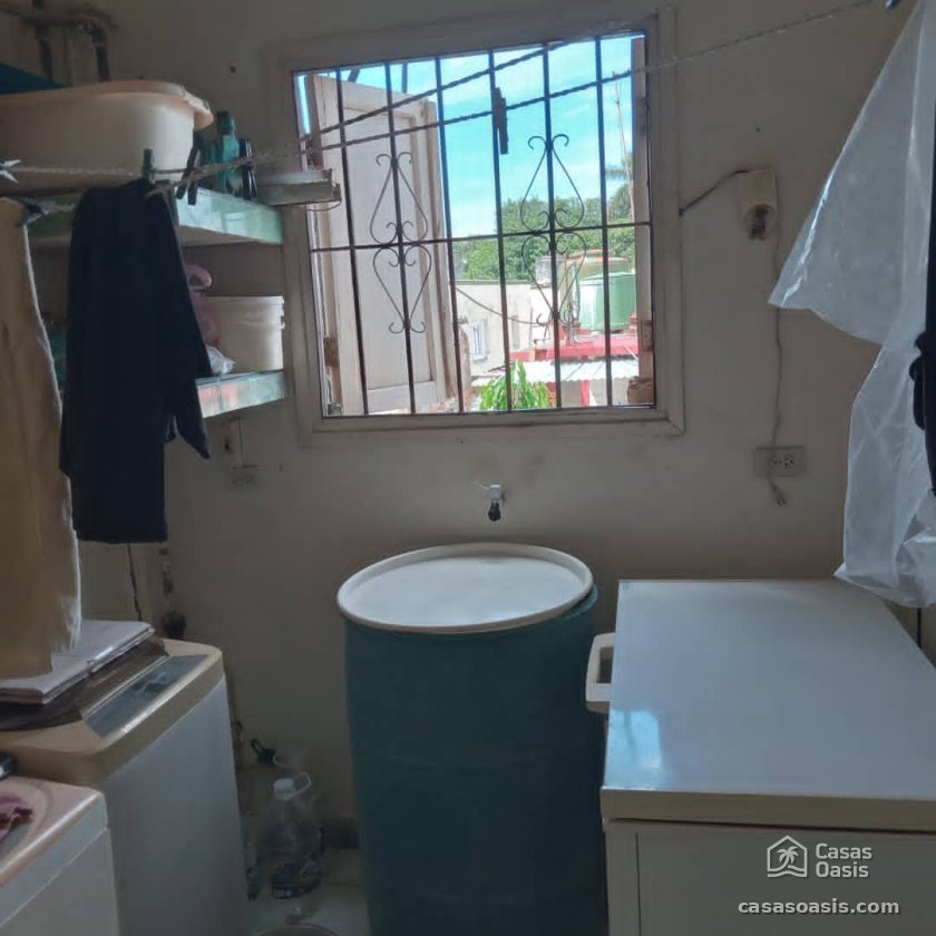 Biplanta de 3 habitaciones en venta en Miramar, Playa, La Habana