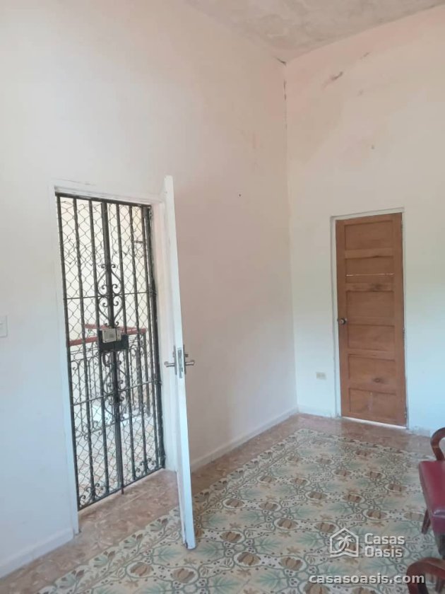 Biplanta de 3 habitaciones en venta en Miramar, Playa, La Habana