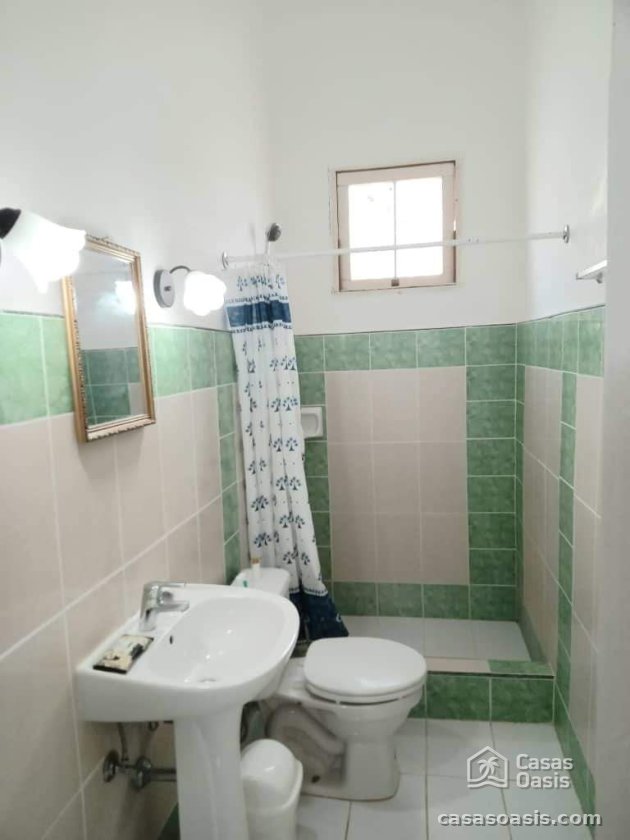 Biplanta de 3 habitaciones en venta en Miramar, Playa, La Habana