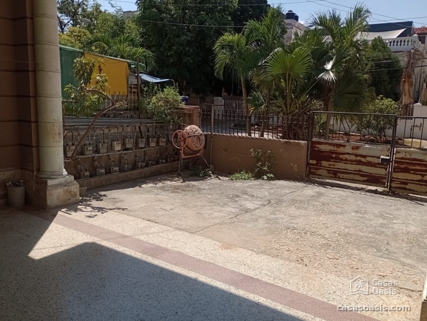 Biplanta de 4 habitaciones en venta en Vedado, Plaza de la Revolución, La Habana