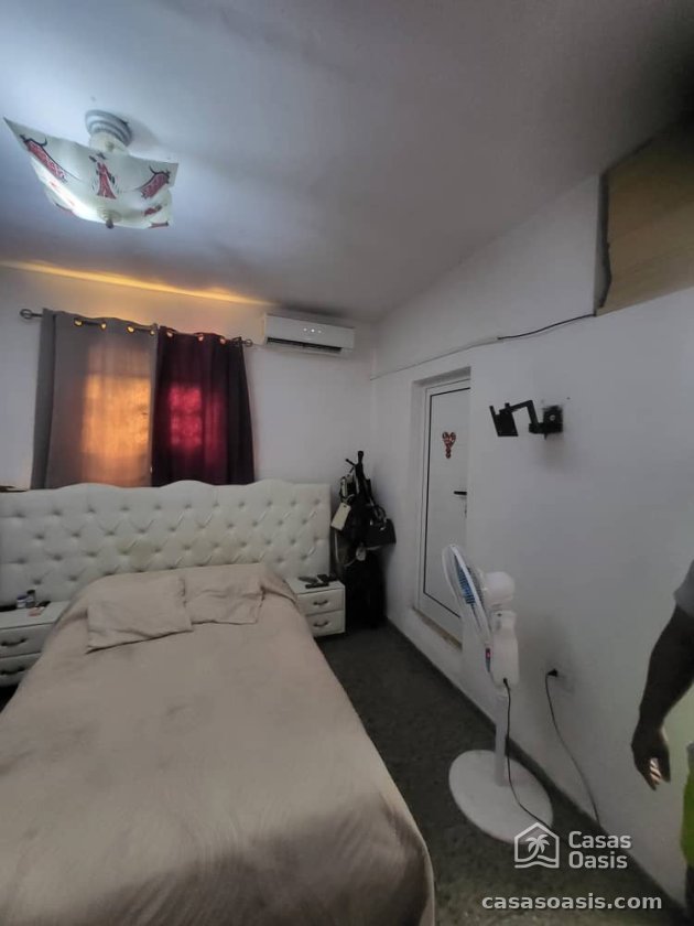 Casa Independiente de 4 habitaciones en venta en Elena, La Lisa, La Habana