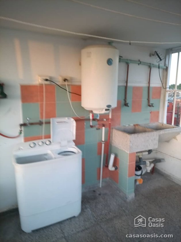 Casa Independiente de 3 habitaciones en venta en Santos Suárez, Diez de Octubre, La Habana