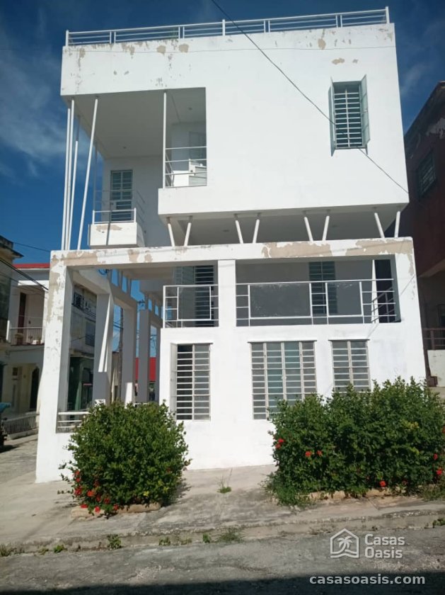 Casa Independiente de 3 habitaciones en venta en Santos Suárez, Diez de Octubre, La Habana