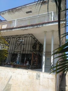 Biplanta de 4 habitaciones en venta en Playa, La Habana - Miniatura 2