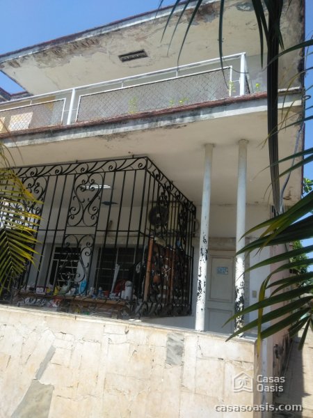 Biplanta de 4 habitaciones en venta en Playa, La Habana