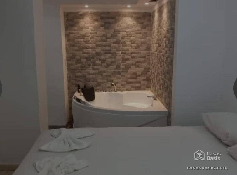 Biplanta de 5 habitaciones en venta en Vedado, Plaza de la Revolución, La Habana