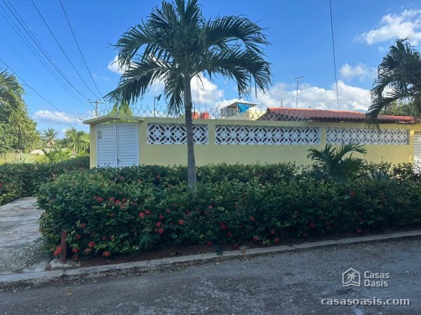 Casa Independiente de 5 habitaciones en venta en Guanabo, Habana del Este, La Habana