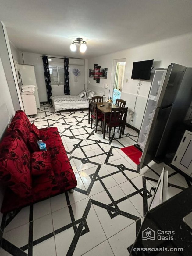 Casa Independiente de 5 habitaciones en venta en Guanabo, Habana del Este, La Habana