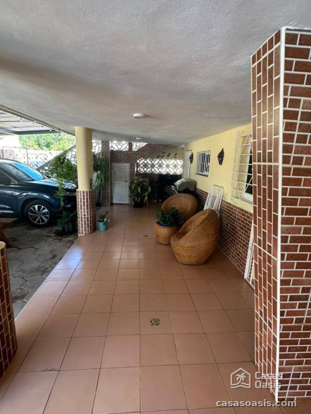 Casa Independiente de 5 habitaciones en venta en Guanabo, Habana del Este, La Habana
