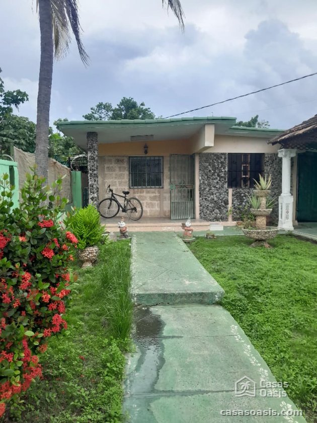 Casa Independiente de 3 habitaciones en venta en Santa Fe, Playa, La Habana