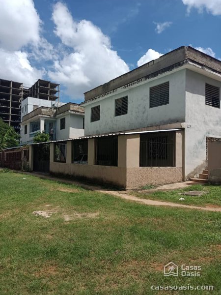 Biplanta de 3 habitaciones en venta en Cubanacán, Playa, La Habana