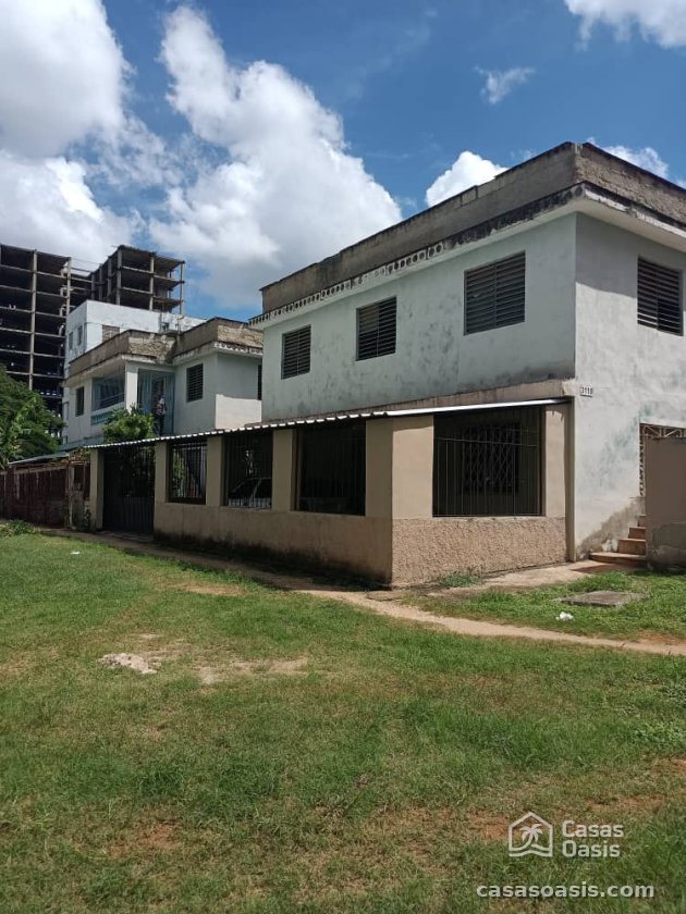 Biplanta de 3 habitaciones en venta en Cubanacán, Playa, La Habana