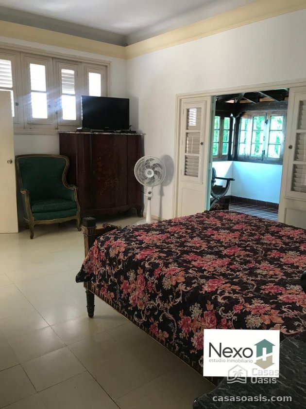 Casa Colonial de 4 habitaciones en venta en Miramar, Playa, La Habana
