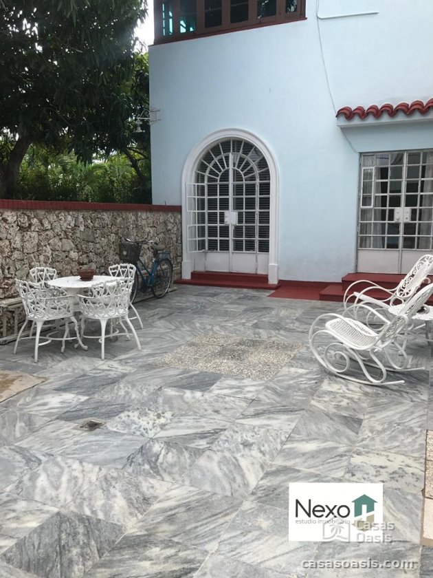 Casa Colonial de 4 habitaciones en venta en Miramar, Playa, La Habana