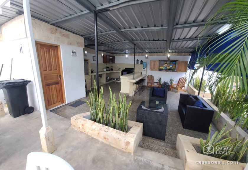 Casa Independiente de 4 habitaciones en venta en Guanabo, Habana del Este, La Habana